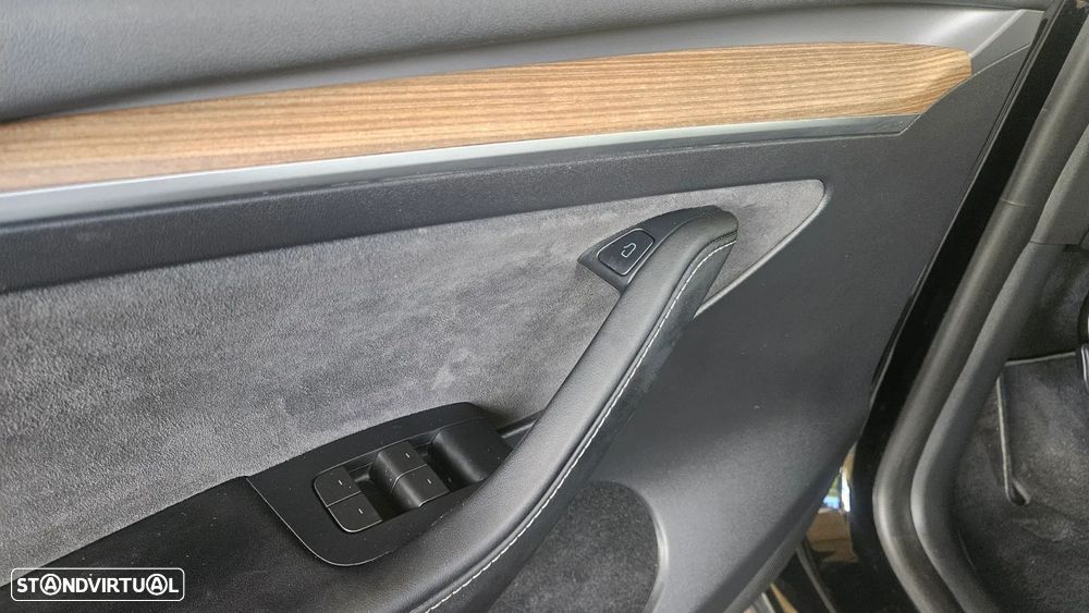 Tesla Model Y Long Range Dual Motor AWD - 12