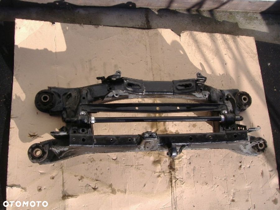 TOYOTA AURIS II E18 SANKI WÓZEK TRAWERSA TYŁ - 2