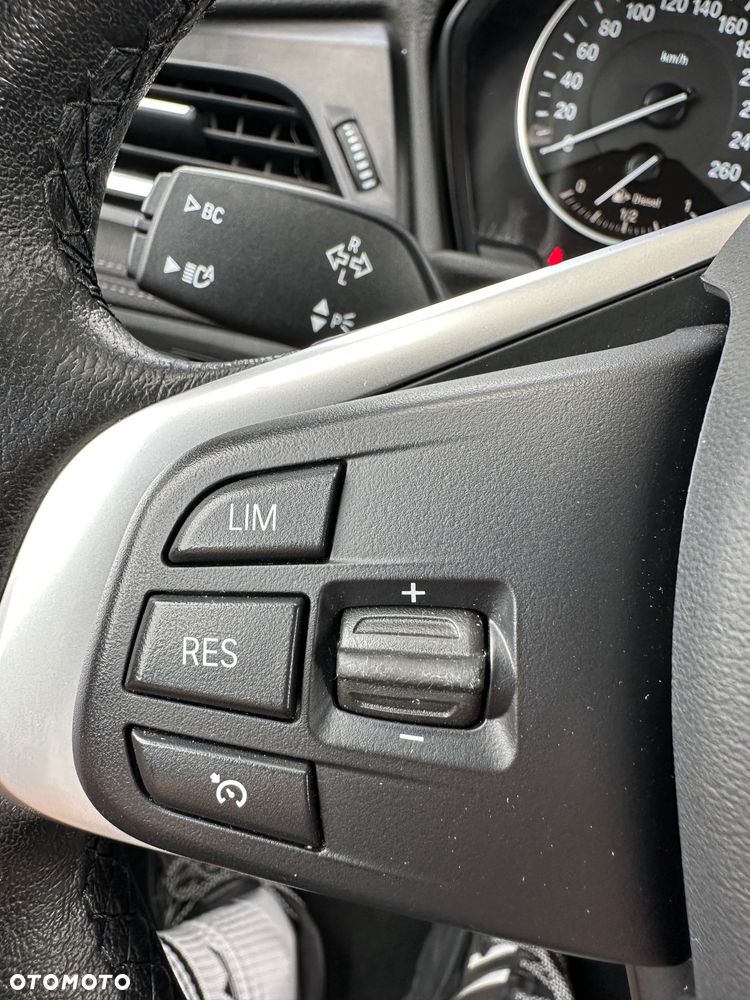 BMW Seria 2 218d - 15