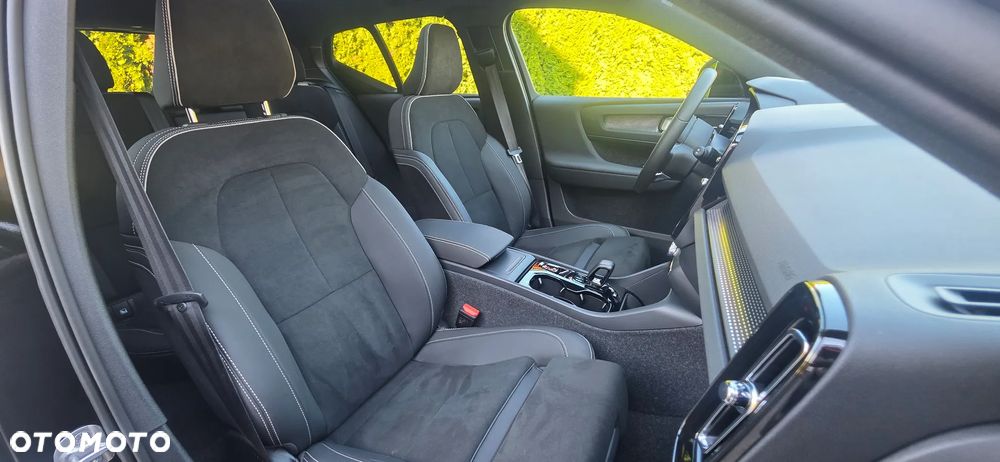 Volvo XC 40 B4 Plus Black Edition - 19