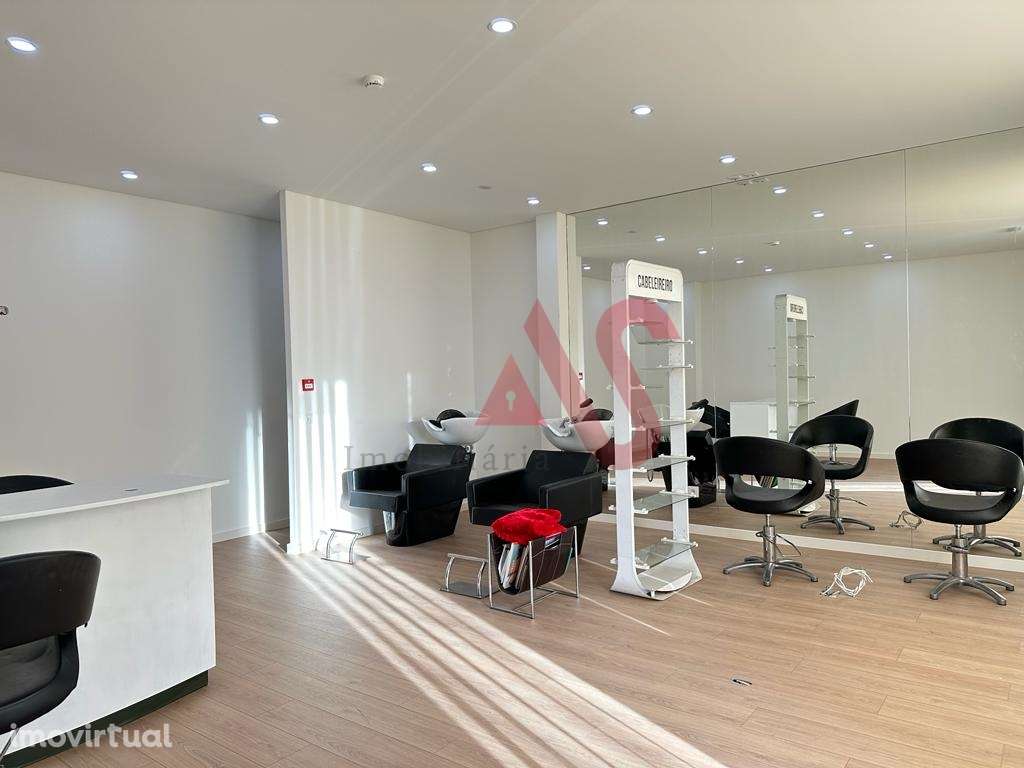 INVESTIMENTO - Loja para comércios/serviços em Azurém, Guimarães - Grande imagem: 4/25