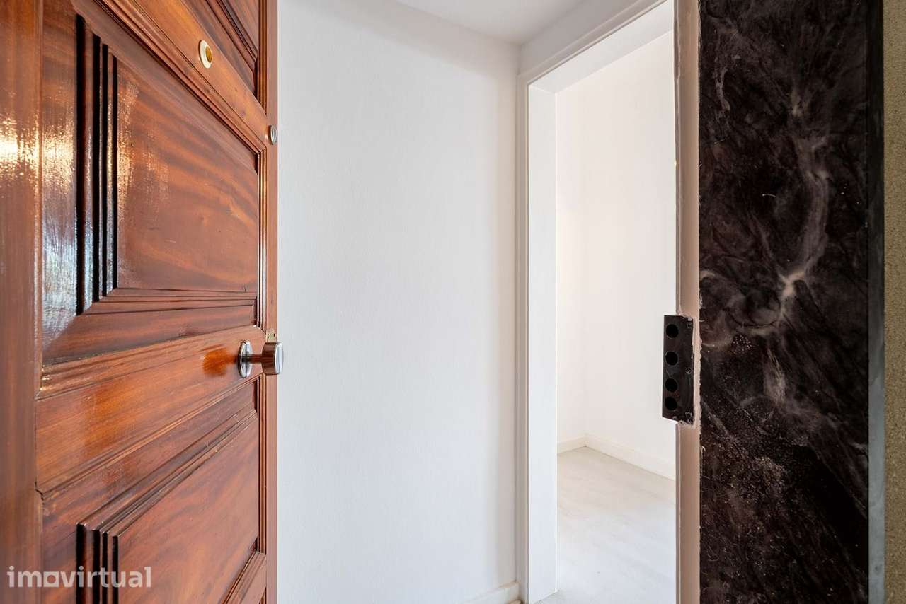 T3 Remodelado com 2 Varandas em Cascais | Pronto a Habitar - Grande imagem: 2/37
