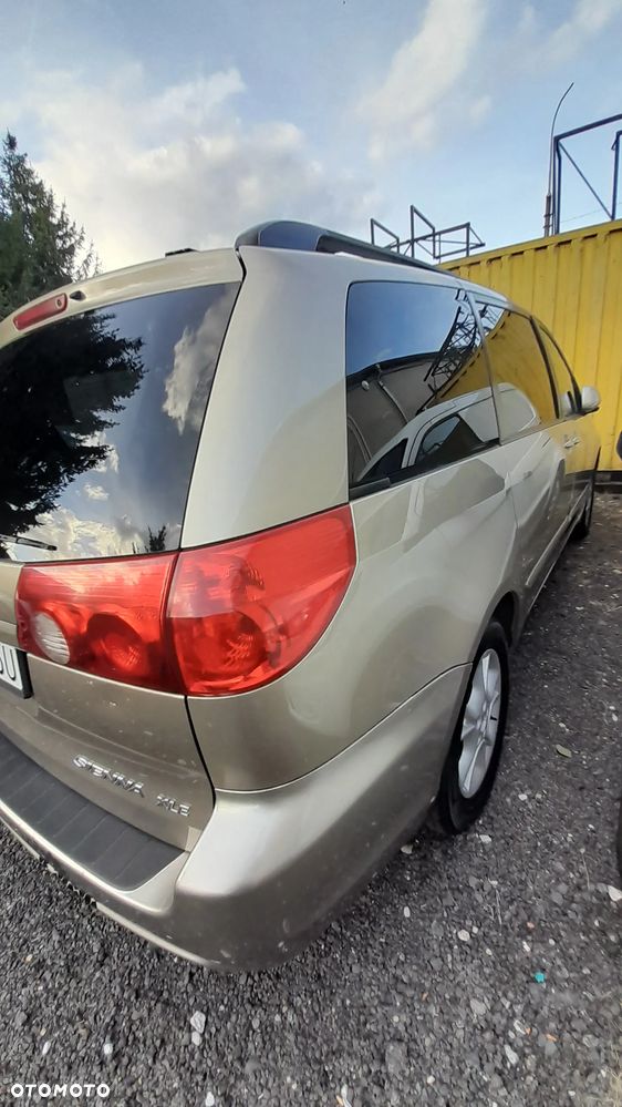 Toyota Sienna 3.3 LE AWD - 18