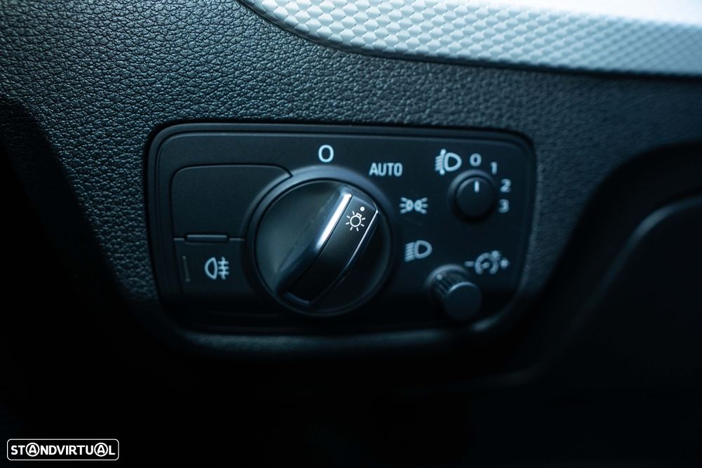 Audi Q2 1.6 TDI Design - 18