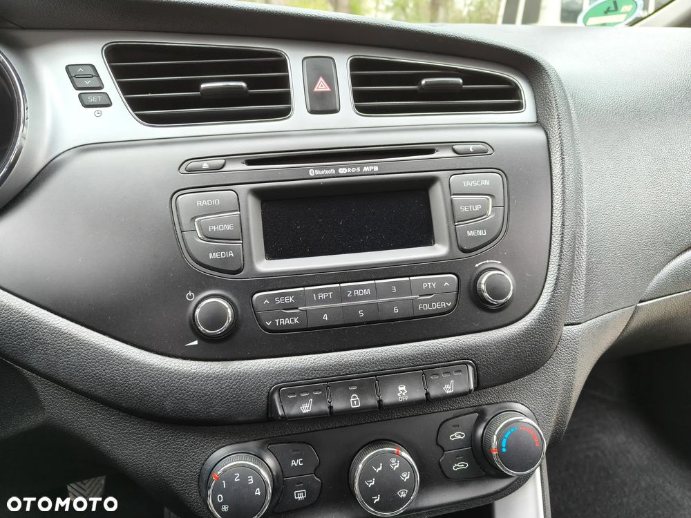 Kia Ceed - 33