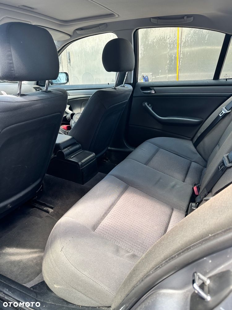 BMW Seria 3 318i - 7