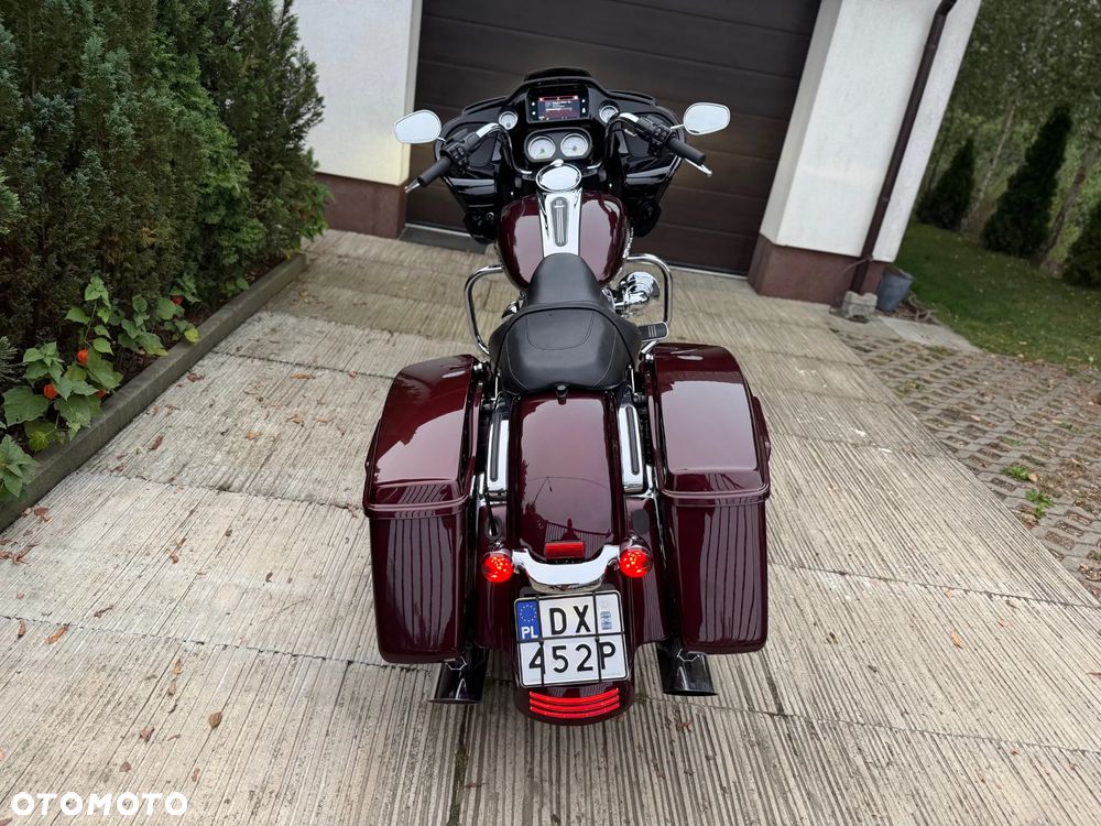 Harley-Davidson Touring Road Glide - 11