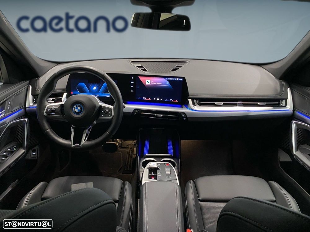 BMW iX1 eDrive20 Pack Desportivo M Pro - 6