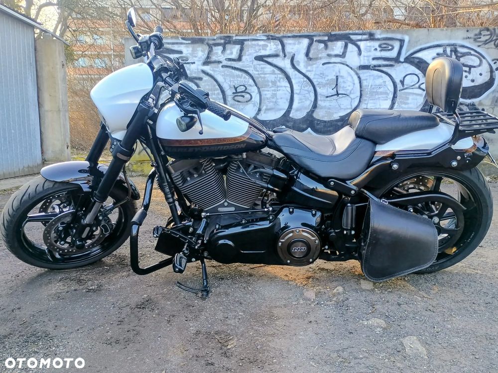 Harley-Davidson Softail Breakout - 4