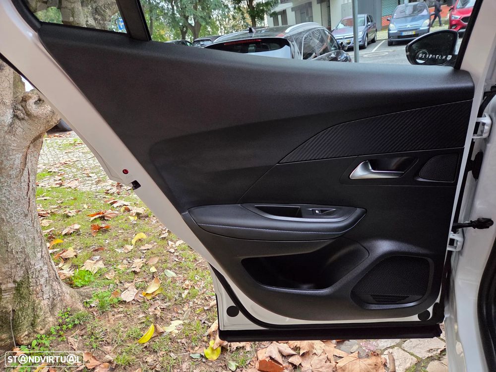 Peugeot 2008 PureTech 130 EAT8 Allure - 25