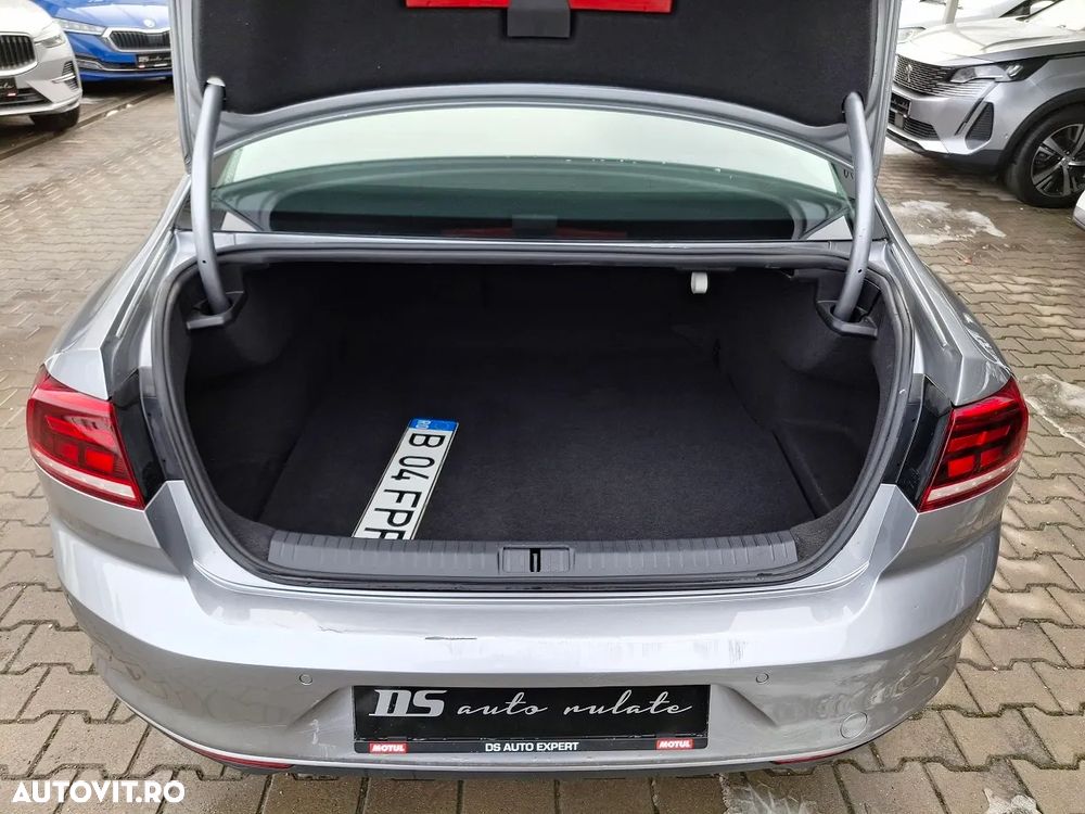 Volkswagen Passat 2.0 TDI DSG Advance - 10