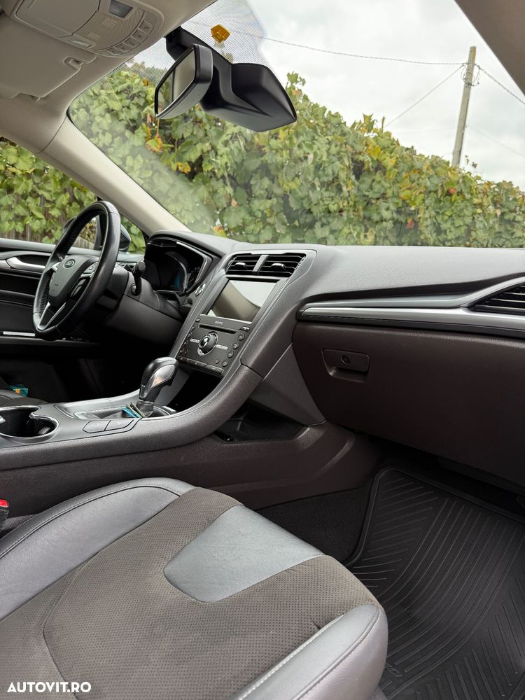 Ford Mondeo 2.0 Hybrid - 10