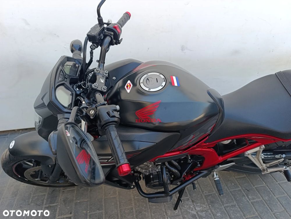 Honda CB - 12