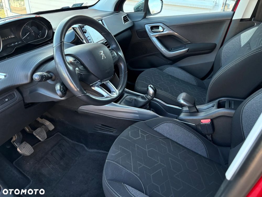 Peugeot 2008 1.2 Pure Tech Style S&S - 4