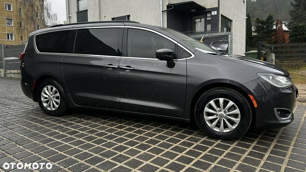 Chrysler Pacifica - 3