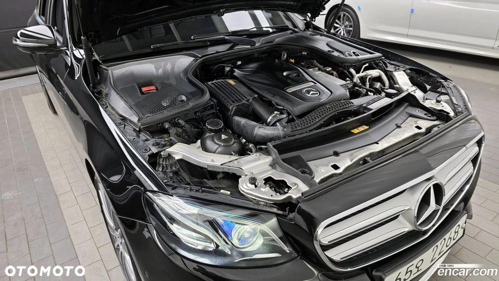 Mercedes-Benz Klasa E 300 9G-TRONIC AMG Line - 6