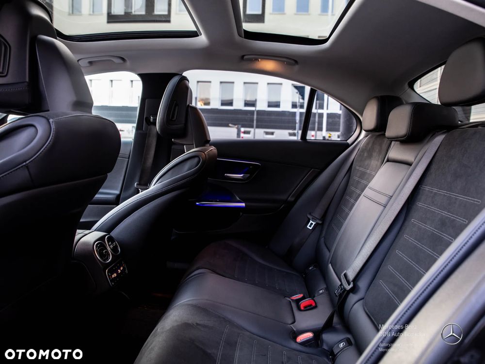 Mercedes-Benz Klasa C 300 e PHEV AMG - 13