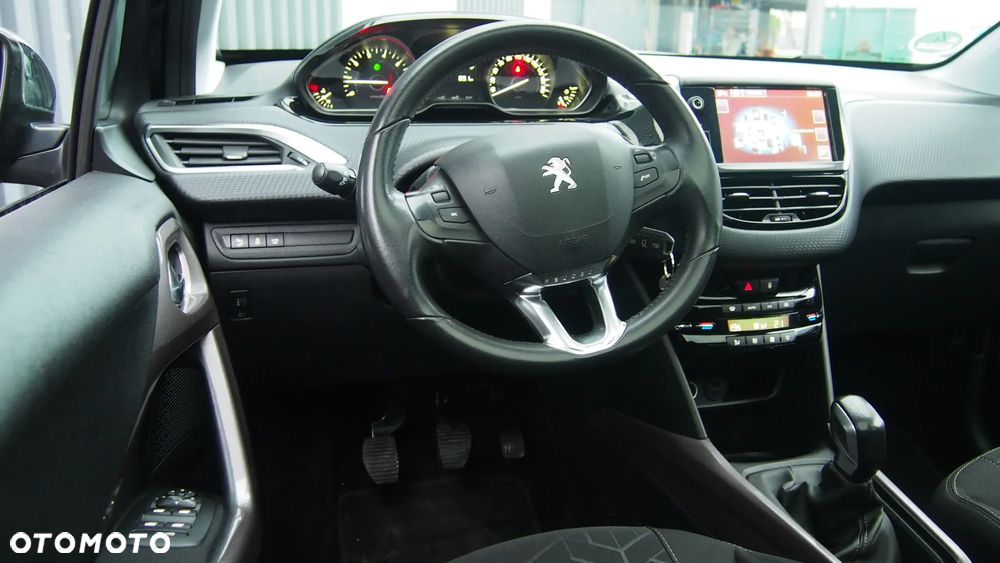 Peugeot 2008 1.2 Pure Tech Style S&S - 22