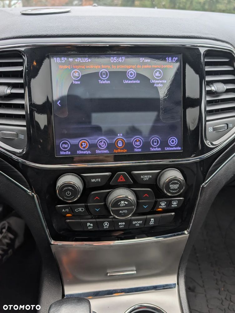 Jeep Grand Cherokee - 32