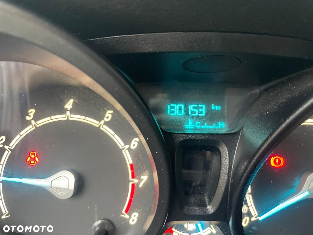 Ford Transit Courier - 11