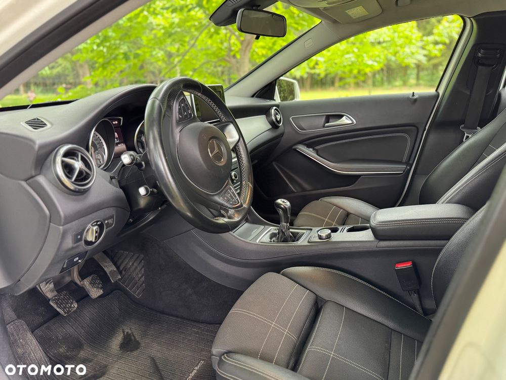 Mercedes-Benz GLA 200 - 9