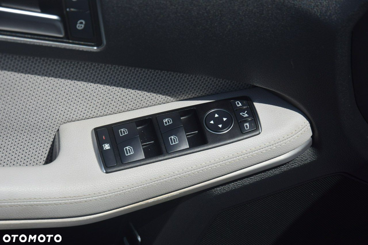 Mercedes-Benz Klasa E 350 CDI BlueEff Avantgarde - 27