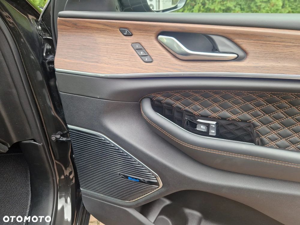 Jeep Grand Cherokee - 33