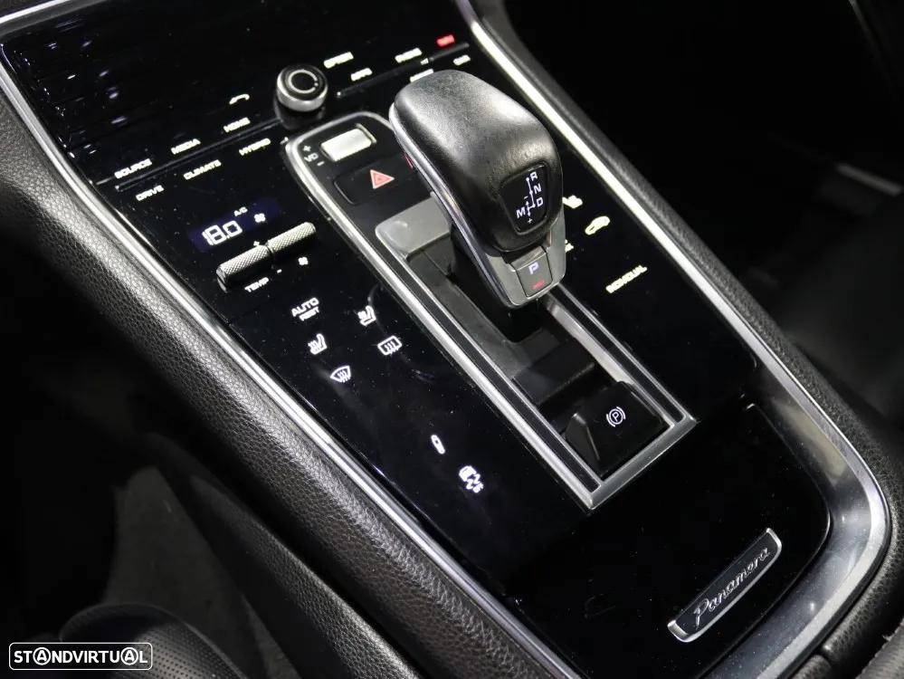 Porsche Panamera 4 E-Hybrid - 28