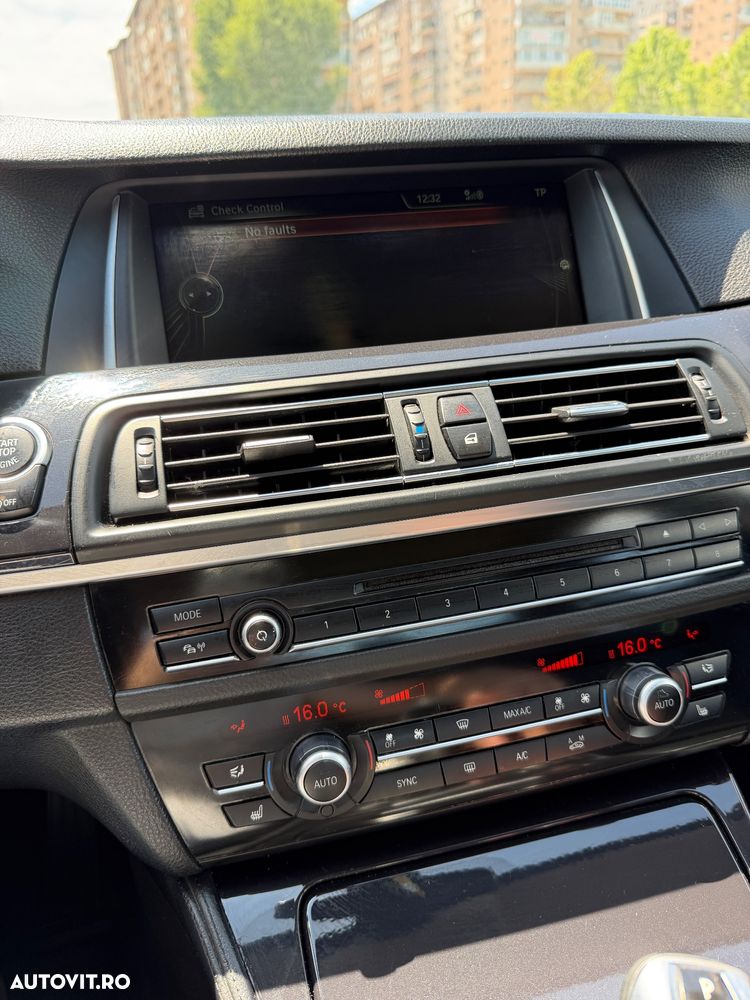 BMW Seria 5 520d Aut. - 15