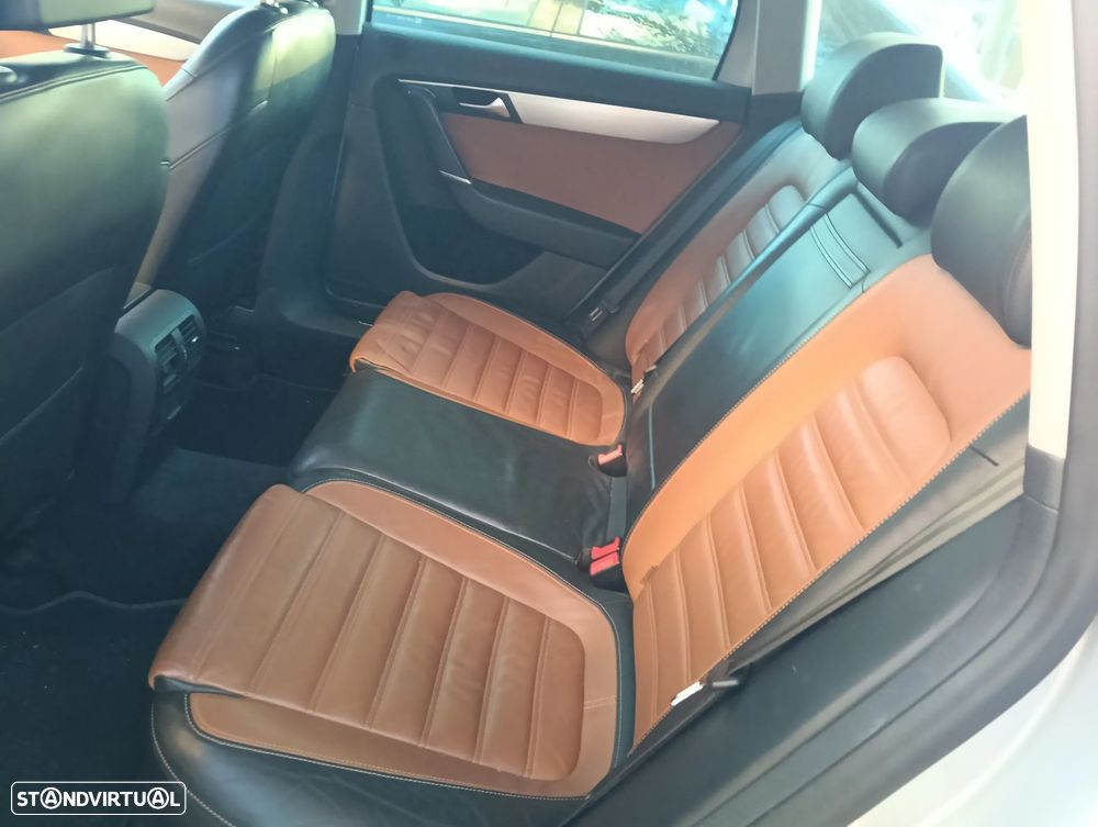 VW Passat Variant 2.0 TSI DSG Highline - 23