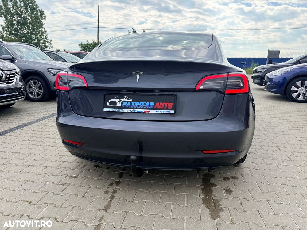 Tesla Model 3 - 6