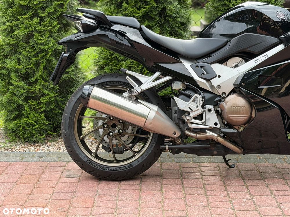 Honda VFR - 9