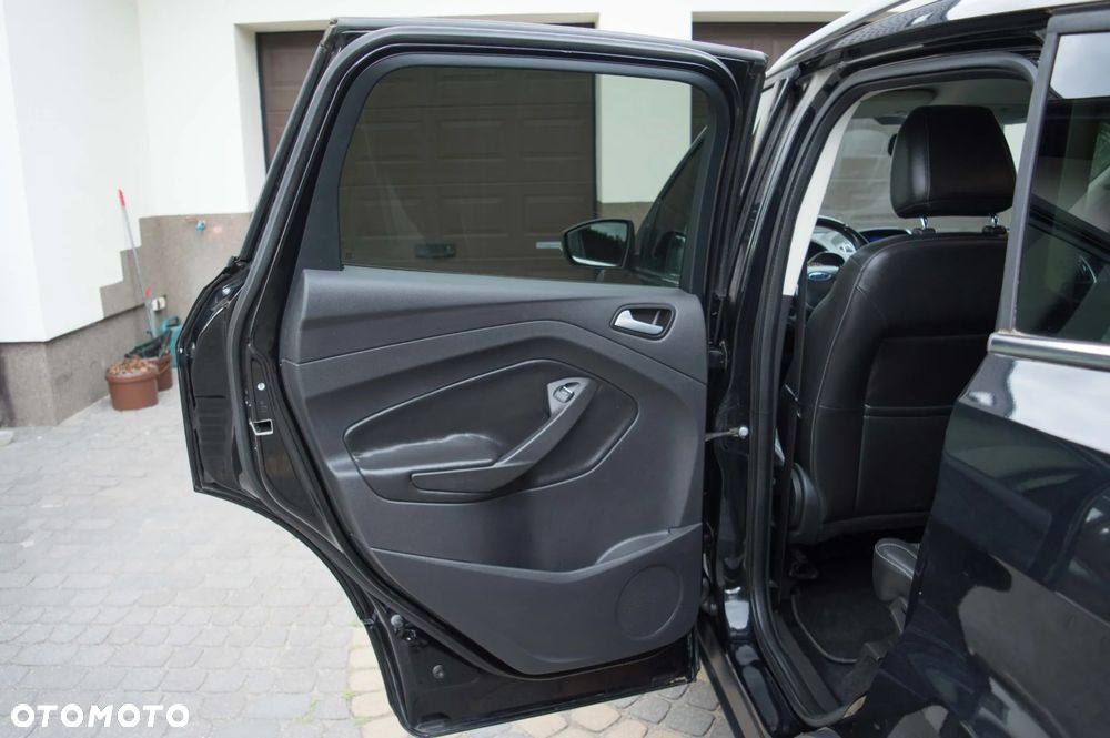 Ford Kuga 2.0 TDCi 2x4 Titanium - 29