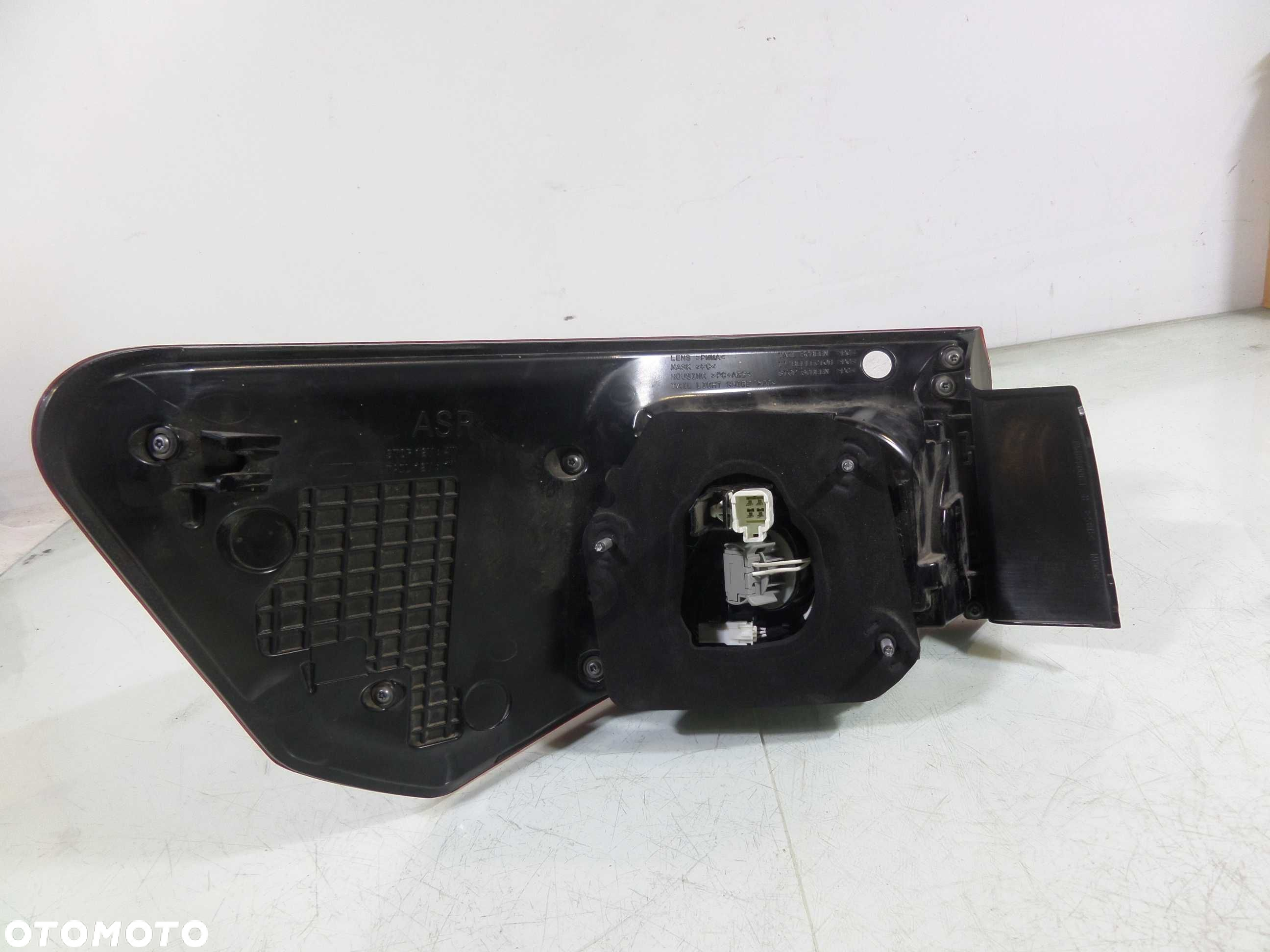 Toyota Avensis T27 LIFT SDN Lampa tył prawa - 2