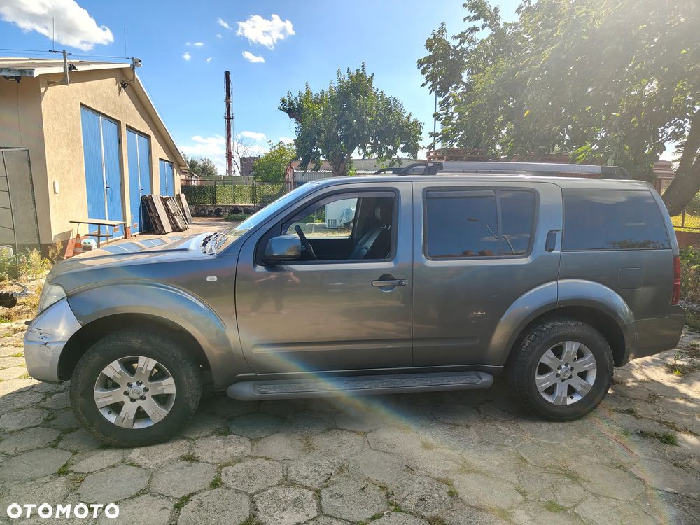 Nissan Pathfinder 2.5 DCi Sport / SE - 1