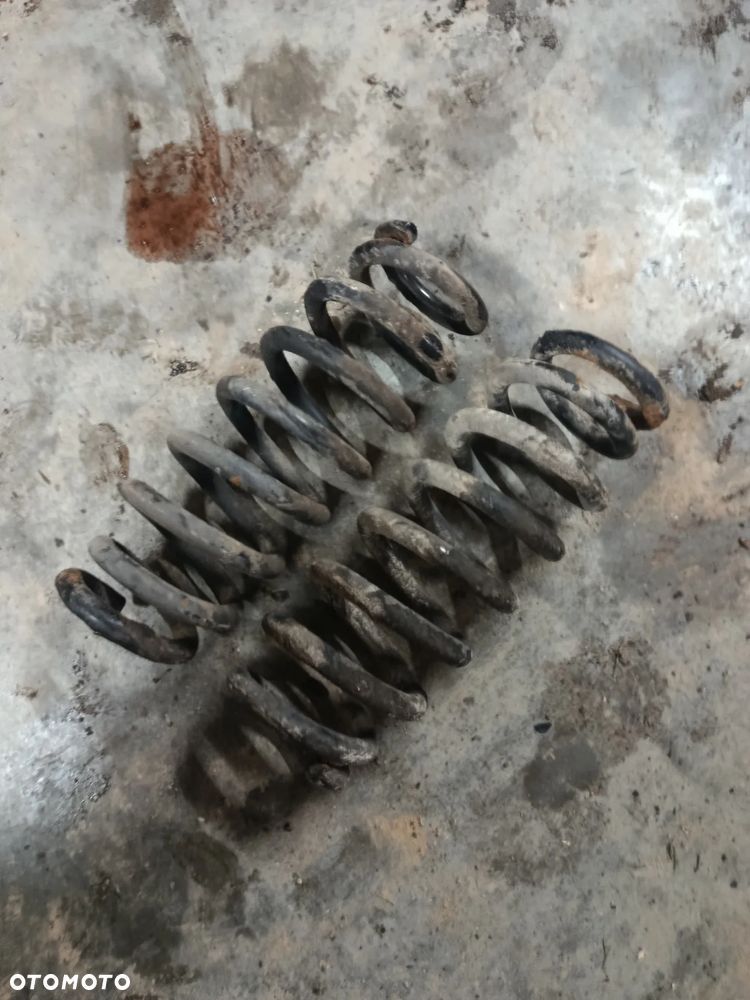 Sprężyny tył suzuki Grand Vitara2 1.6 - 3