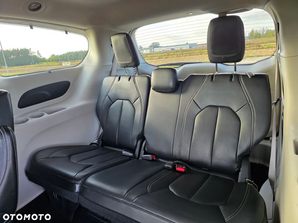 Chrysler Pacifica - 14