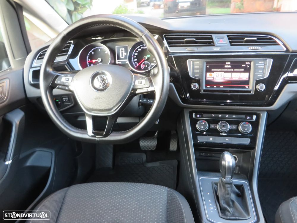 VW Touran 1.6 TDI Confortline DSG - 19