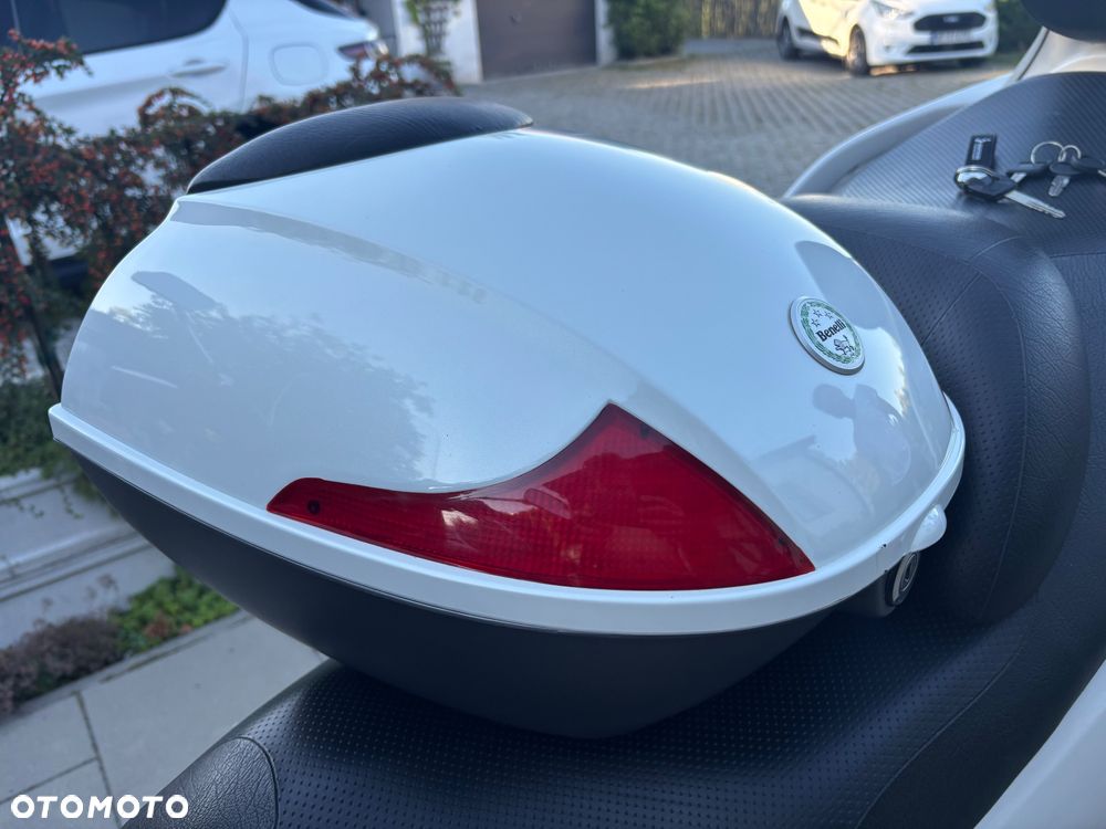 Suzuki Burgman - 15