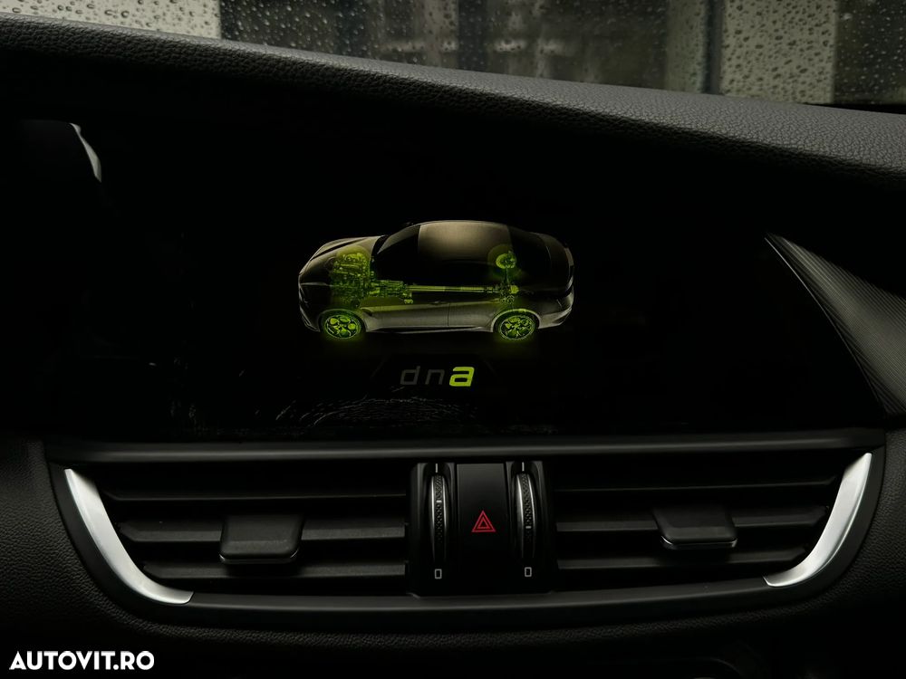 Alfa Romeo Giulia 2.0 Turbo AWD AT8 Veloce - 31