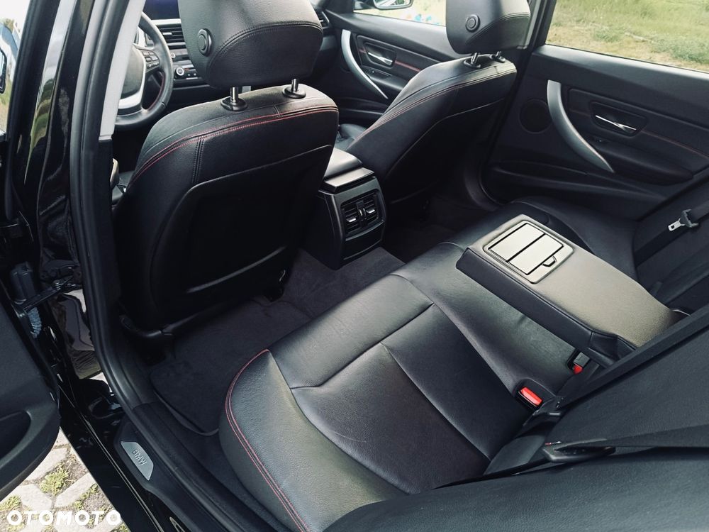 BMW Seria 3 320i xDrive Sport Line - 16
