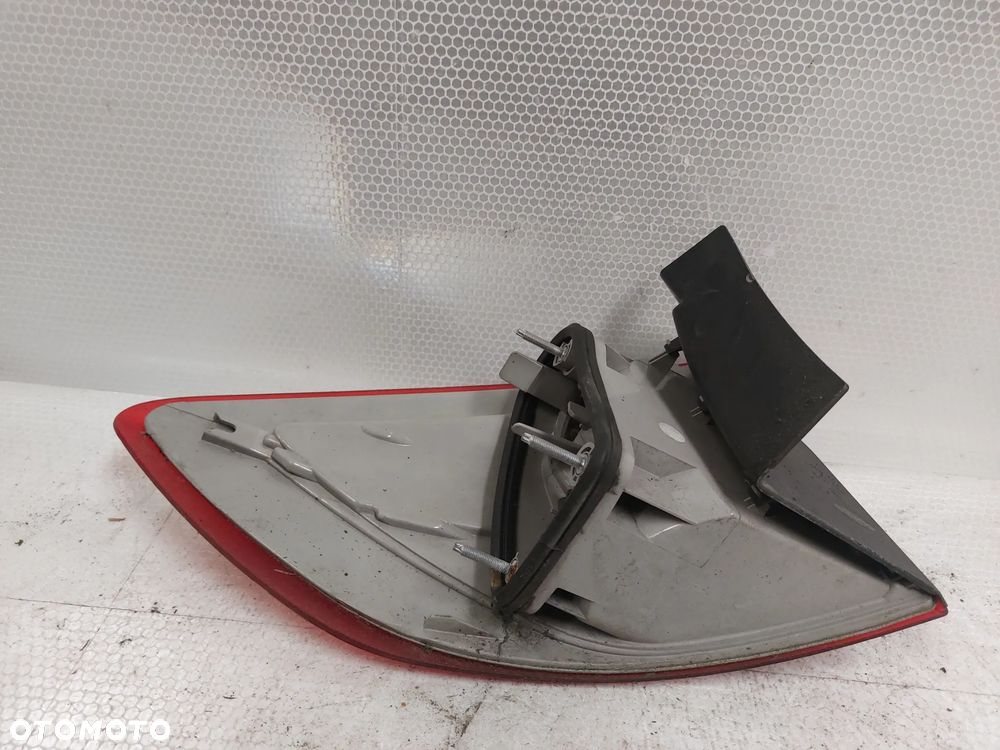 .  LAMPA TYL TYLNA PRAWA FORD MONDEO MK4 KOMBI - 5