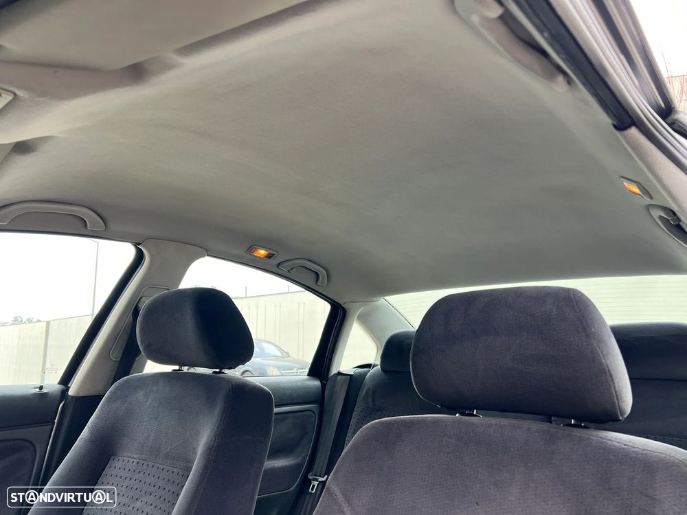 VW Passat 1.9 TDi Confortline - 25