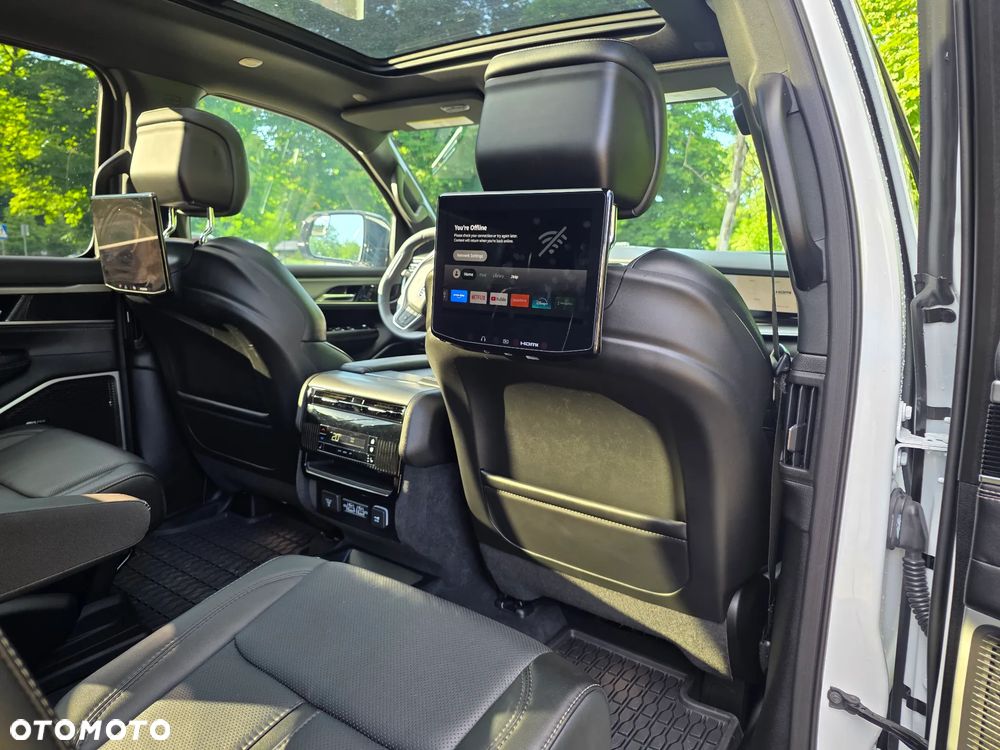 Jeep Wagoneer - 19