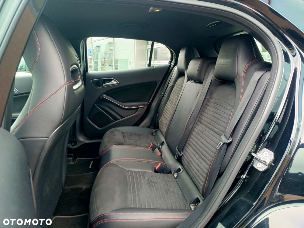 Mercedes-Benz GLA 200 7G-DCT AMG Line - 24