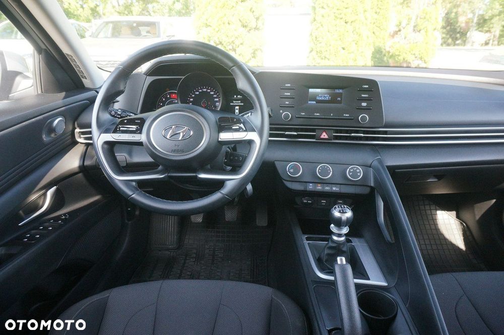 Hyundai Elantra - 11