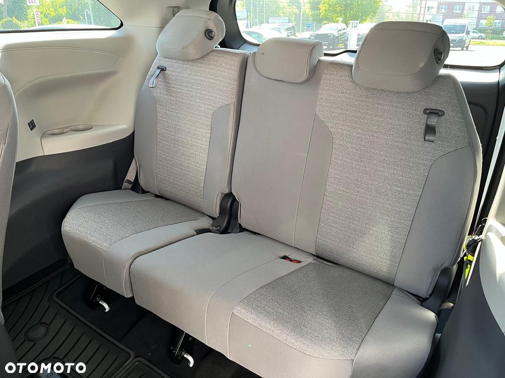 Toyota Sienna - 17