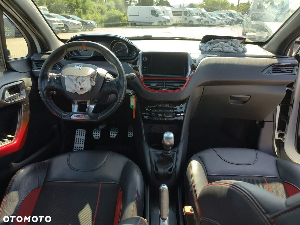 Peugeot 208 - 11
