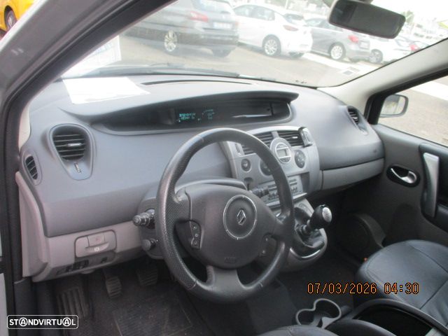 Renault Scénic ver-1-5-dci-dynamique-s-5l- - 7