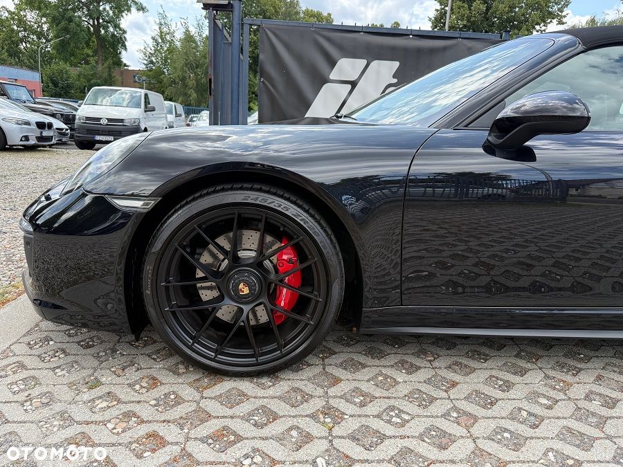 Porsche 911 Targa 4 GTS PDK - 16